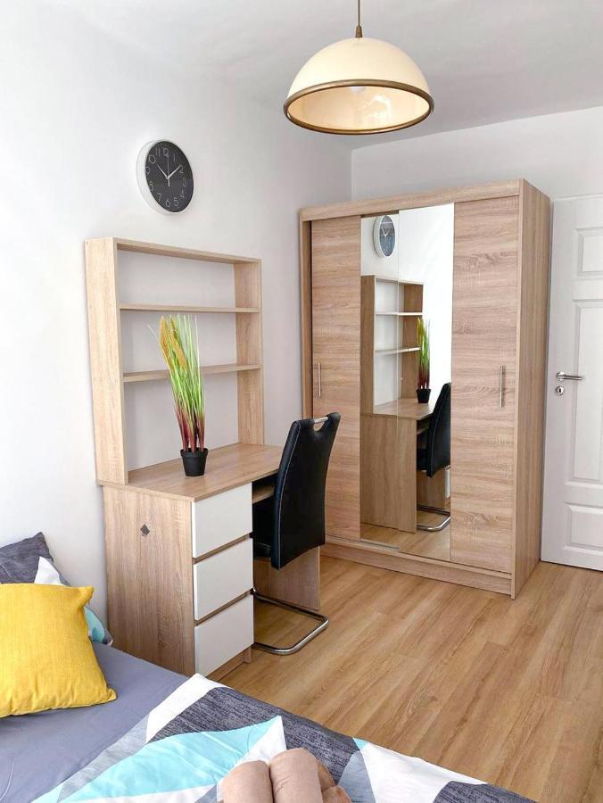 Bright Room №2 Grzybowska 9 Varşova Dış mekan fotoğraf